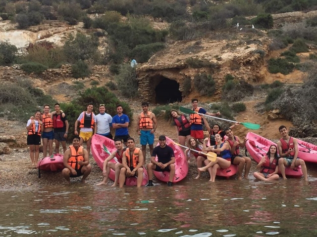  A riva con i kayak 
